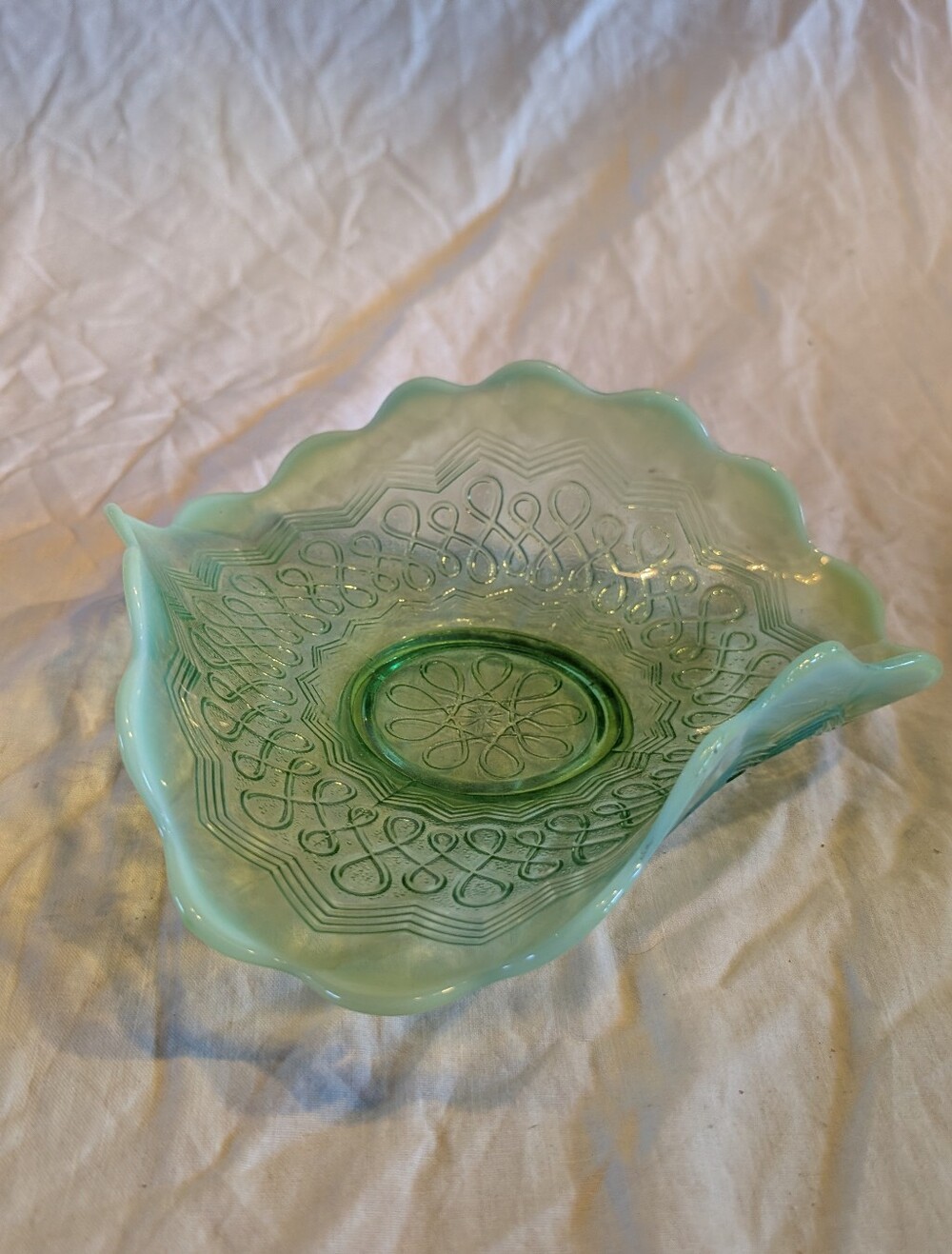 2/80$ Vintage opalescent Green Scalloped Glass Serving Bowl by Vintage